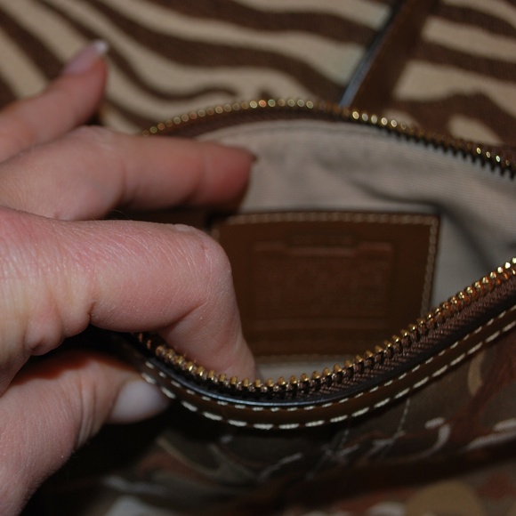 EUC Coach crossbody purse - Picture 3 of 4